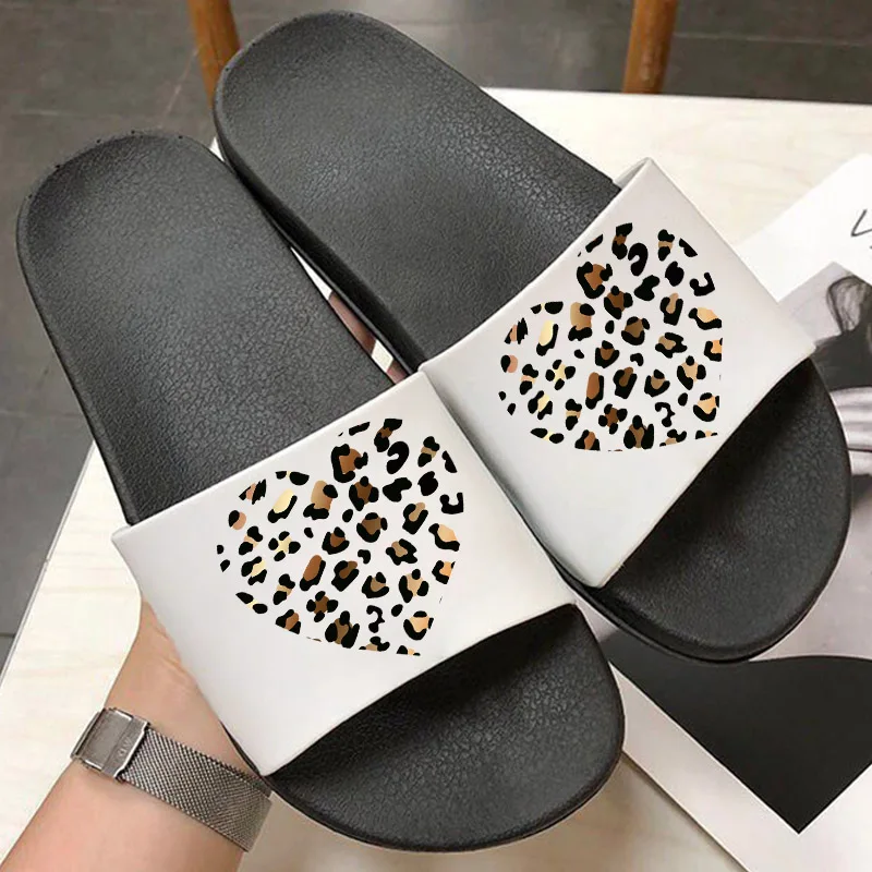 Fashion Slippers Women Thick Platform Indoor Bathroom Slipper Love Soft EVA Anti-slip Home Floor Slides Ladies Summer Shoes
Fashion Slippers Women Thick Platform Indoor Bathroom Slipper Love Soft EVA Anti-slip Home Floor Slides Ladies Summer Shoes