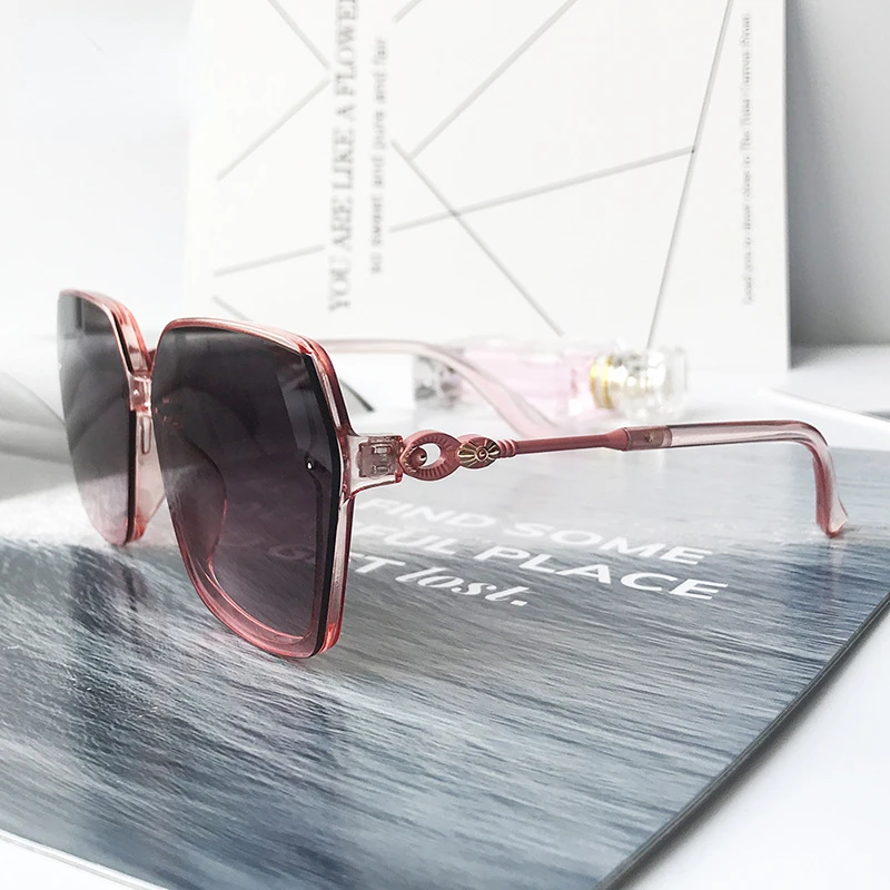 2022 New Ladies Polarized Sunglasses Anti-UV Retro Sunglasses Europe and America Fashion Elegant Sunglasses
2022 New Ladies Polarized Sunglasses Anti-UV Retro Sunglasses Europe and America Fashion Elegant Sunglasses