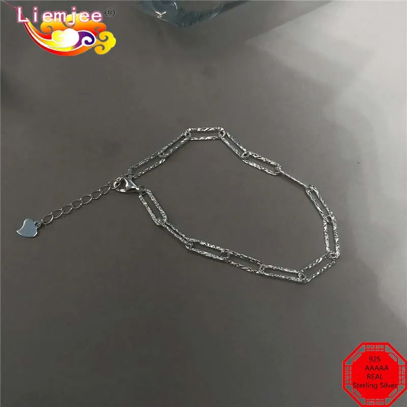 Женский блестящий браслет из серебра 925 пробы
Женский блестящий браслет из серебра 925 пробы