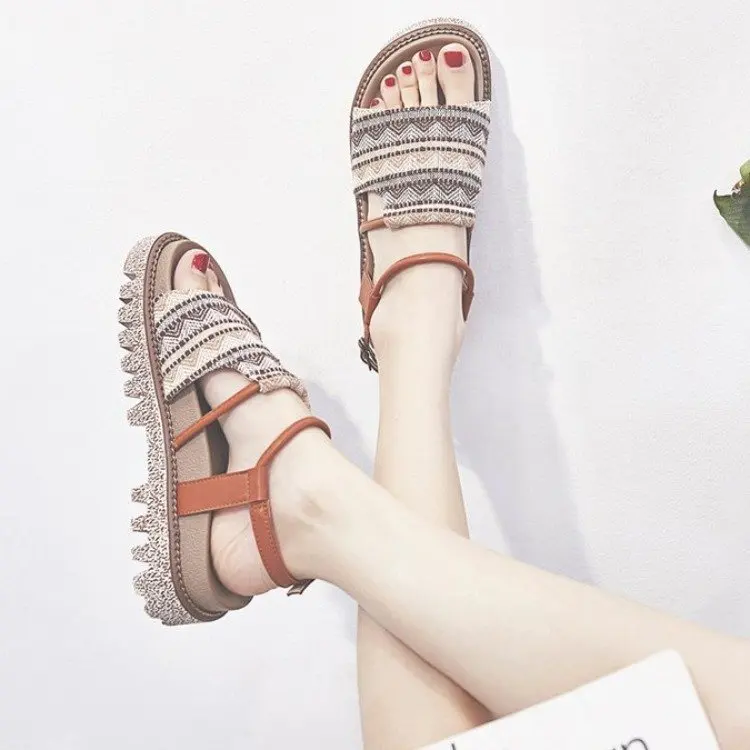 Fashion Elegant Women's Sandals 2022 Summer Casual Peep Toe Classic Rome Shoes Women Rubber Sole Non-slip Platform Beach Sandals
Fashion Elegant Women's Sandals 2022 Summer Casual Peep Toe Classic Rome Shoes Women Rubber Sole Non-slip Platform Beach Sandals