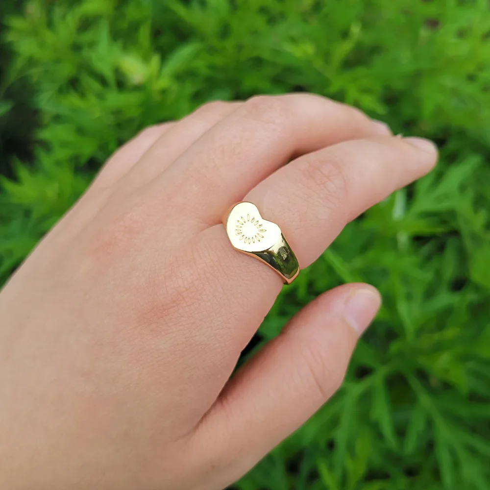 2022 New Style Love Heart Pattern Rings Sweetheart Couple Ring Gold Color Light Luxury Finger Jewelry Gifts Wholesale
2022 New Style Love Heart Pattern Rings Sweetheart Couple Ring Gold Color Light Luxury Finger Jewelry Gifts Wholesale