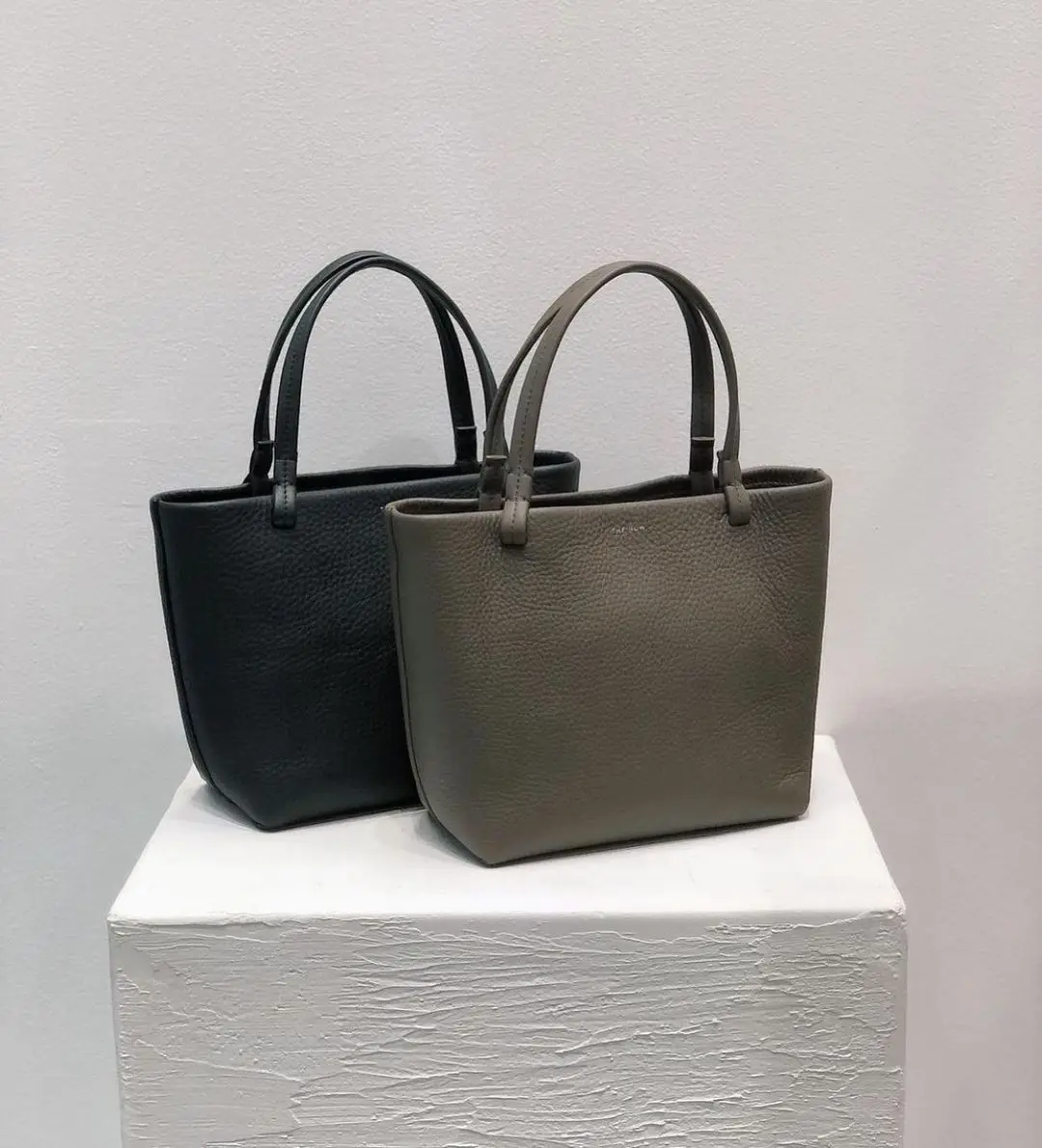 Небольшая Сумка-тоут, модная Минималистичная сумка из 2022 воловьей кожи
Небольшая Сумка-тоут, модная Минималистичная сумка из 2022 воловьей кожи