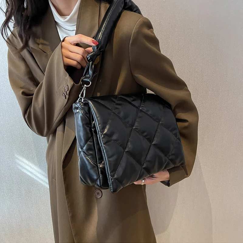 Fashion Quilted Padded Women Shoulder Bags Designer Handbags Luxury Pu Leather Crossbody Bag Big Pillow Puffy Bag Clucth Purses
Fashion Quilted Padded Women Shoulder Bags Designer Handbags Luxury Pu Leather Crossbody Bag Big Pillow Puffy Bag Clucth Purses