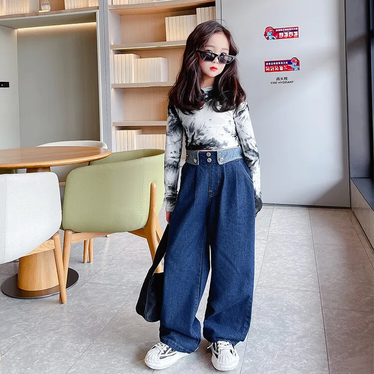 2022 spring new children's clothing girls splashing ink tie-dye tops mopping jeans children's western style suits
2022 spring new children's clothing girls splashing ink tie-dye tops mopping jeans children's western style suits