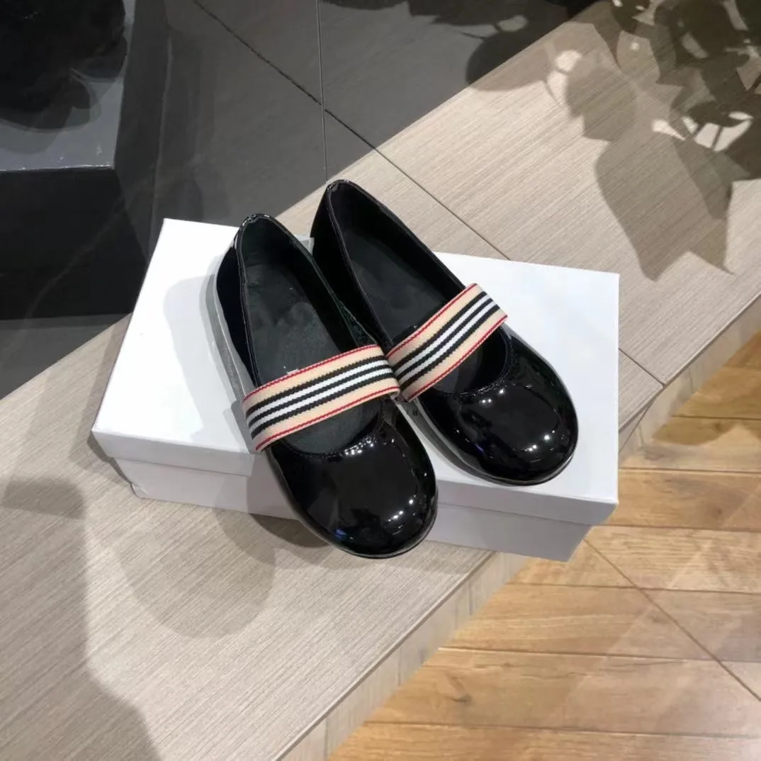2022 New Boys Girls Stripe Black Casual Elegant Girls Flat shoes Kids Summer Shoes 26-35 Euro Size
2022 New Boys Girls Stripe Black Casual Elegant Girls Flat shoes Kids Summer Shoes 26-35 Euro Size