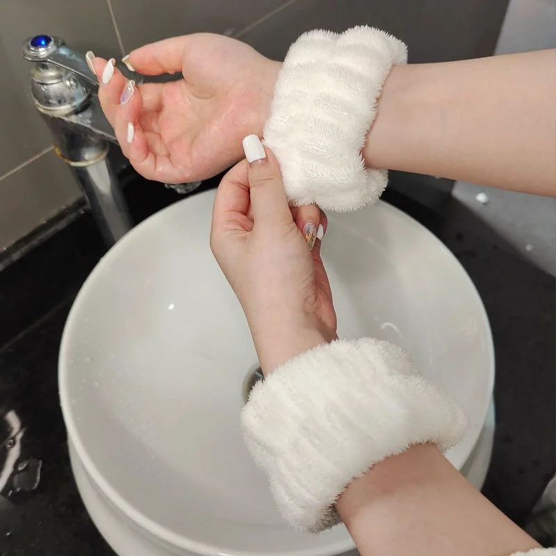 2pcs One Pair Wash Face and Wrist Band Absorb Water Sports Sweat Wiping Bracelet Hairband Moisture Proof Sleeve Wrist Guard
2pcs One Pair Wash Face and Wrist Band Absorb Water Sports Sweat Wiping Bracelet Hairband Moisture Proof Sleeve Wrist Guard