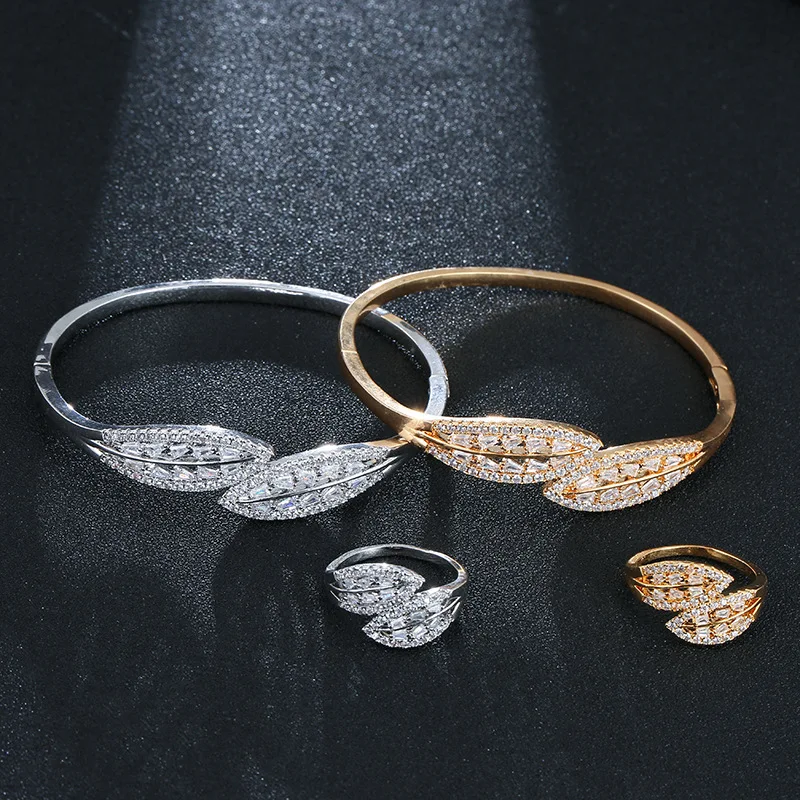 Набор женских колец и браслетов с фианитами, 2 шт.
Набор женских колец и браслетов с фианитами, 2 шт.