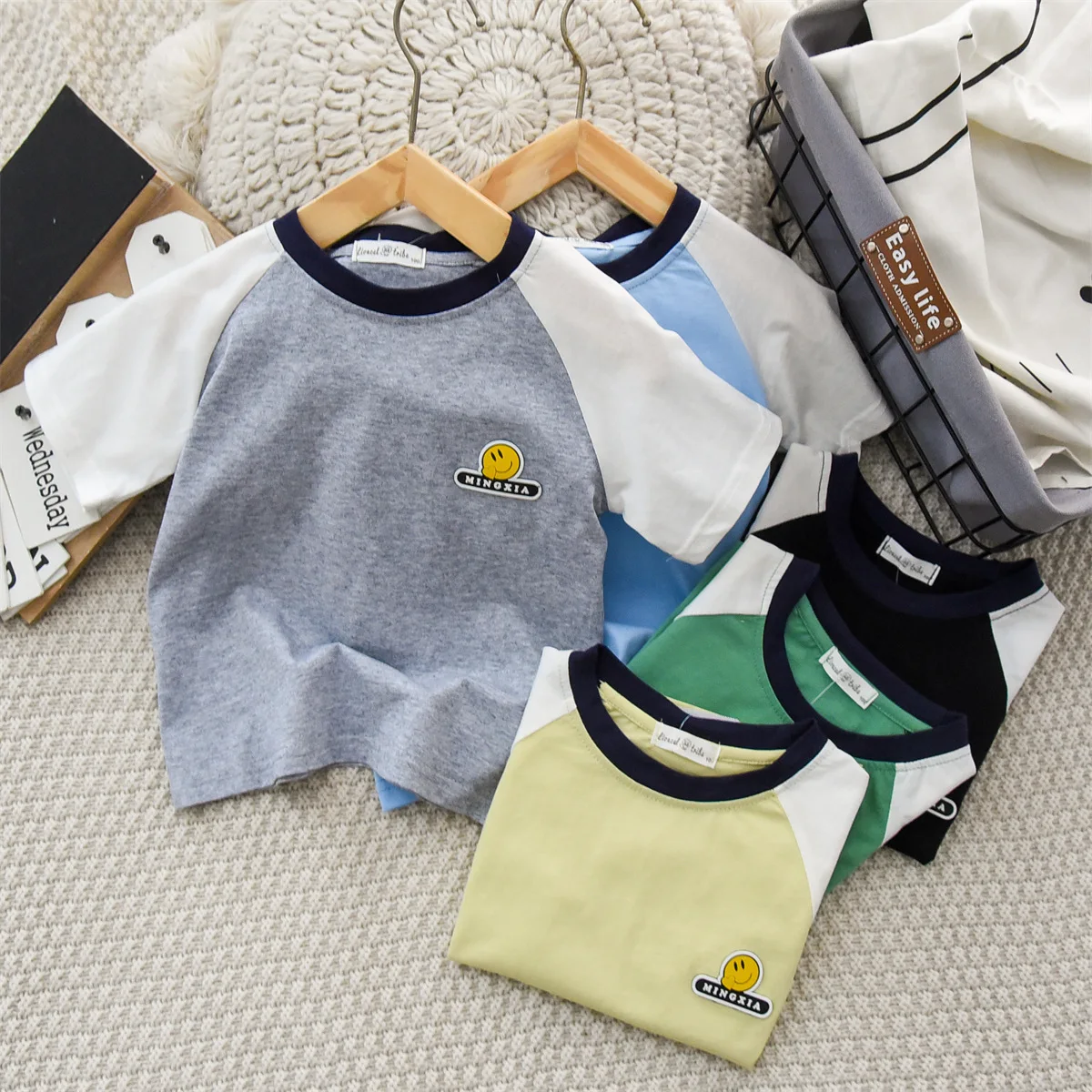 Summer new children's clothing letters smiley children's short-sleeved thin sleeves color-blocking children's half-sleeve top
Summer new children's clothing letters smiley children's short-sleeved thin sleeves color-blocking children's half-sleeve top