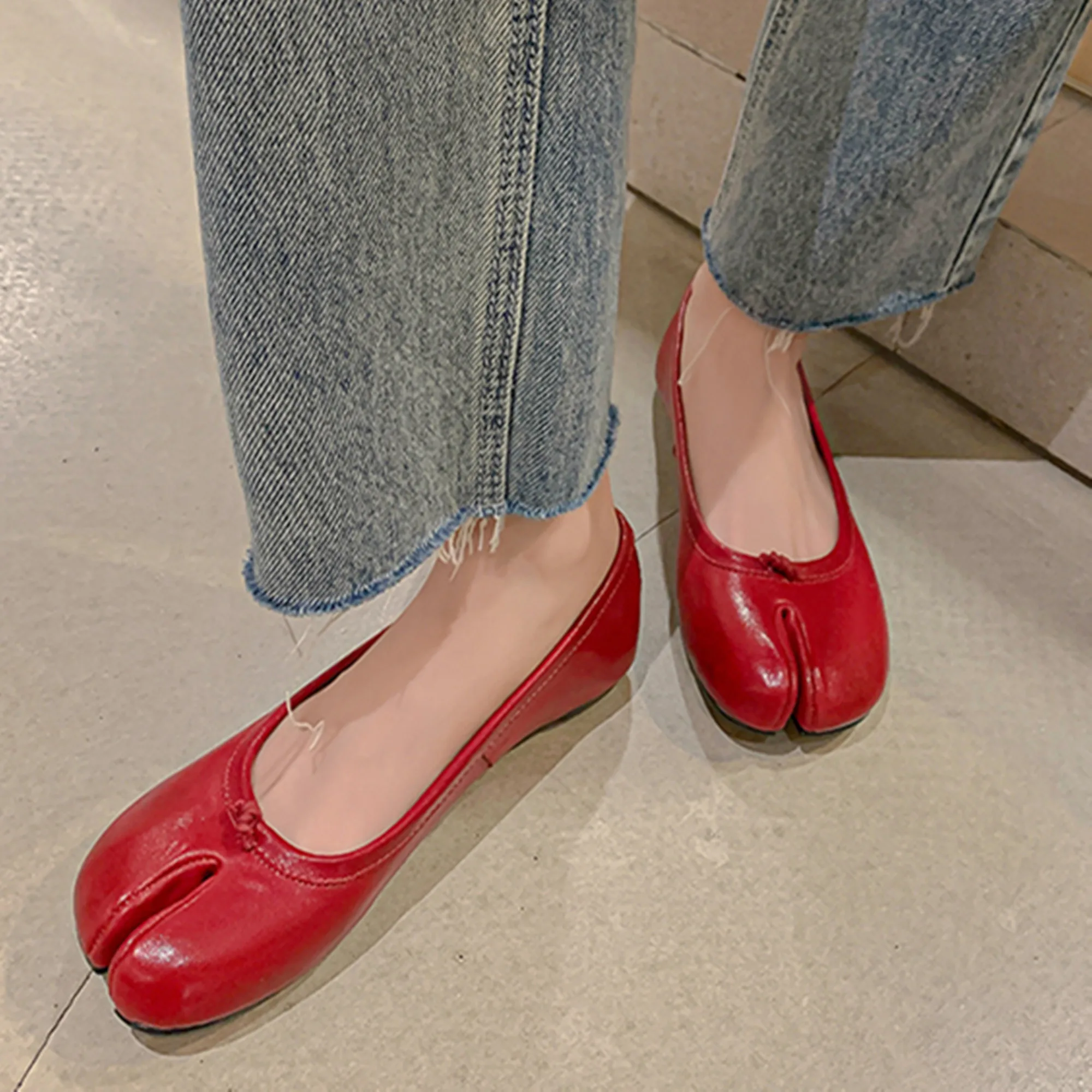 Women Flats Tabi Ninja Shoes Fashion Split Toe Ballet Leather Comfy Flat Ballerina Soft Moccasins Casual Loafer Mujer
Women Flats Tabi Ninja Shoes Fashion Split Toe Ballet Leather Comfy Flat Ballerina Soft Moccasins Casual Loafer Mujer