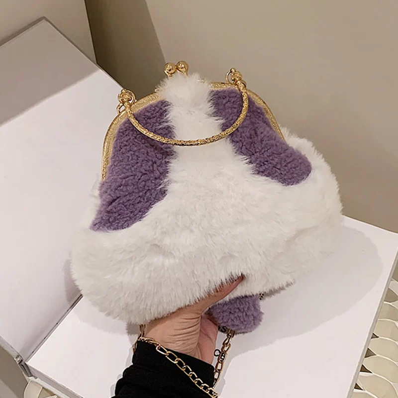 Женская маленькая сумка-цепочка с плюшевой подвеской
Женская маленькая сумка-цепочка с плюшевой подвеской