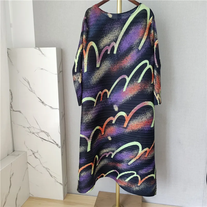 Miyake Pleated Print Dress Women's Early Autumn 3/4 Sleeve Graffiti Loose Medium Length A-line Dress
Miyake Pleated Print Dress Women's Early Autumn 3/4 Sleeve Graffiti Loose Medium Length A-line Dress