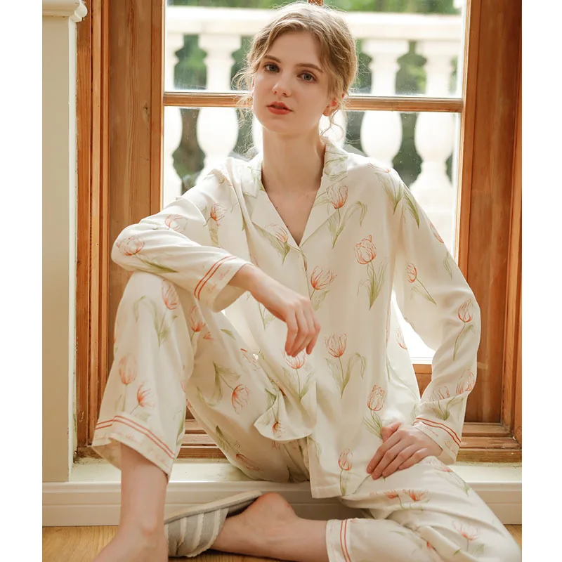 Stylish Comfortable Autumn Pajama Set Women's Long-Sleeved Satin Top Trousers Home Wear Viscose Flower Print Loose Loungewear
Stylish Comfortable Autumn Pajama Set Women's Long-Sleeved Satin Top Trousers Home Wear Viscose Flower Print Loose Loungewear