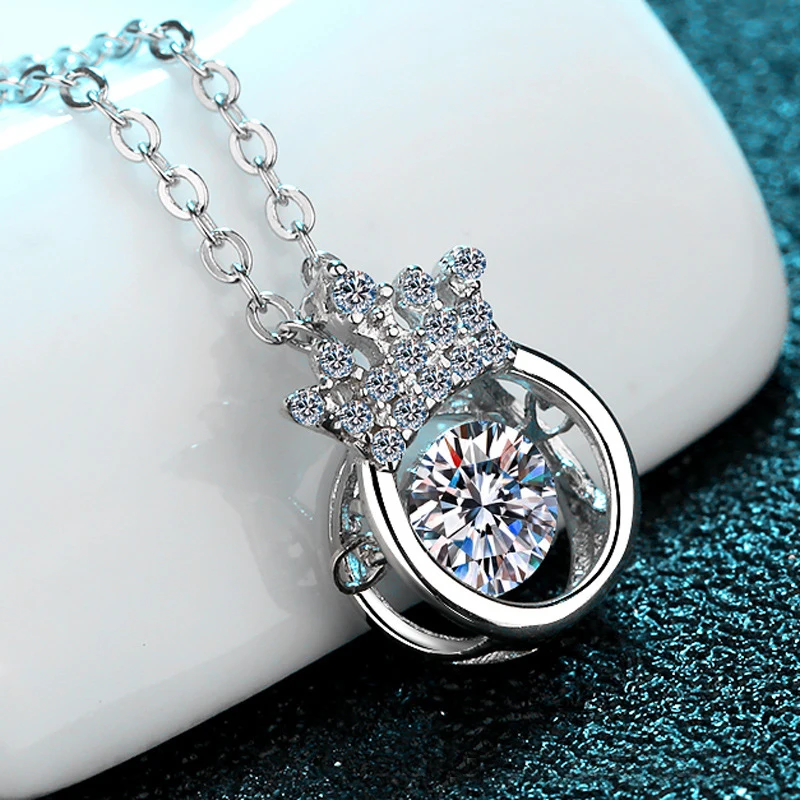925 Sterling Silver Necklace For Women 0.5 CT Moissanite Diamond Crown Smart Pendant Clavicle Chain Fine Jewellry with Gift Box
925 Sterling Silver Necklace For Women 0.5 CT Moissanite Diamond Crown Smart Pendant Clavicle Chain Fine Jewellry with Gift Box