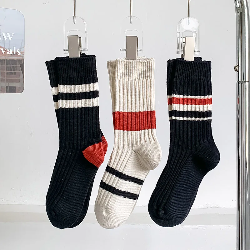 Women Socks Autumn Simple Casual Black White Striped Pile Socks For Girls Breathable Middle Tube Letter Embroidery Cotton Soft
Women Socks Autumn Simple Casual Black White Striped Pile Socks For Girls Breathable Middle Tube Letter Embroidery Cotton Soft