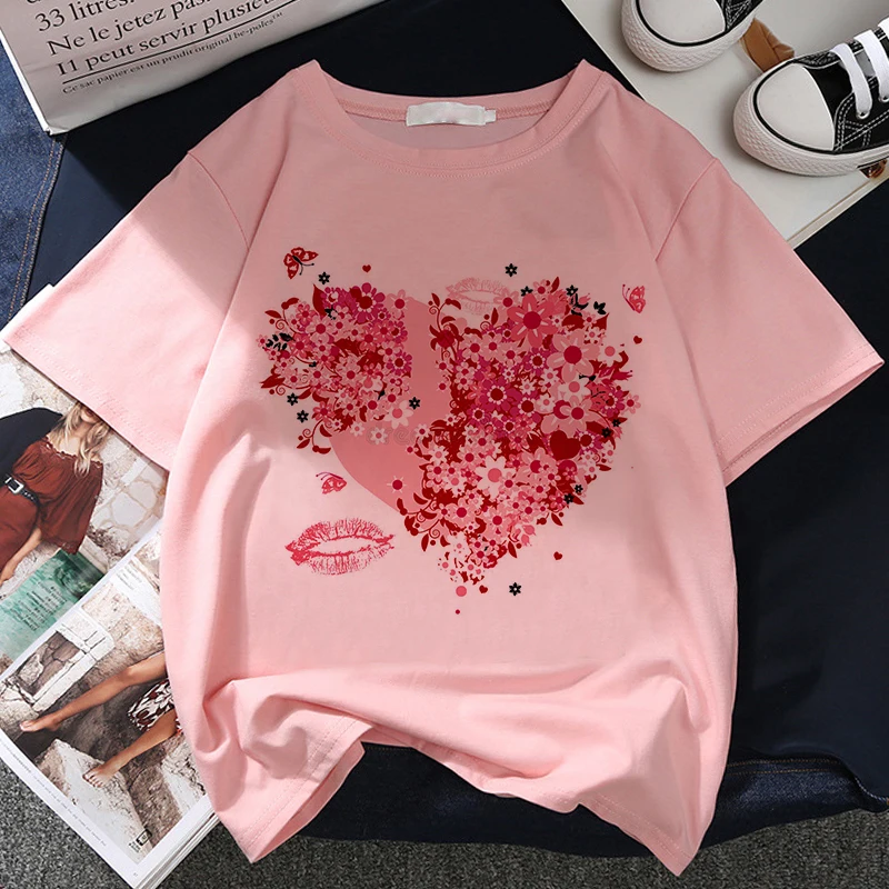 Pink Heart And Lipstick Graphic Print Women Blouses 2020 New Summer Fashion Korean Shirt Tee Harajuku Aesthetic Pink Tops Blusas
Pink Heart And Lipstick Graphic Print Women Blouses 2020 New Summer Fashion Korean Shirt Tee Harajuku Aesthetic Pink Tops Blusas