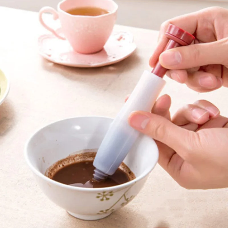 Hot 1Pcs Food Writing Pen Pastry Cream Chocolate Decorating Syringe Silicone Plate Paint Pen Cake Ice Cream Kitchen Accessories
Hot 1Pcs Food Writing Pen Pastry Cream Chocolate Decorating Syringe Silicone Plate Paint Pen Cake Ice Cream Kitchen Accessories