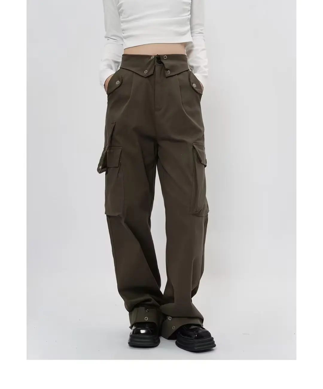 Women Casual Stylish Tech Pants Oversized Solid Baggy cargo Trousers Y2K vintage Wide Leg Cargo Pants
Women Casual Stylish Tech Pants Oversized Solid Baggy cargo Trousers Y2K vintage Wide Leg Cargo Pants