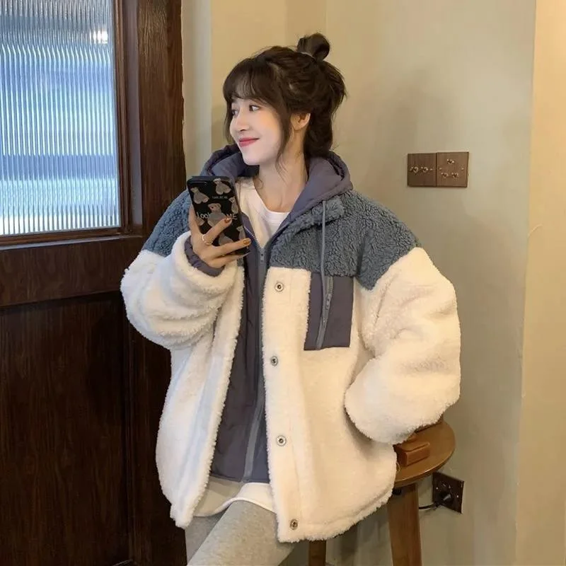 Winter Cotton Coat Hooded and Thickened Imitation Lamb Wool Loose Splicing Fake Two Piece Cotton Coat
Winter Cotton Coat Hooded and Thickened Imitation Lamb Wool Loose Splicing Fake Two Piece Cotton Coat