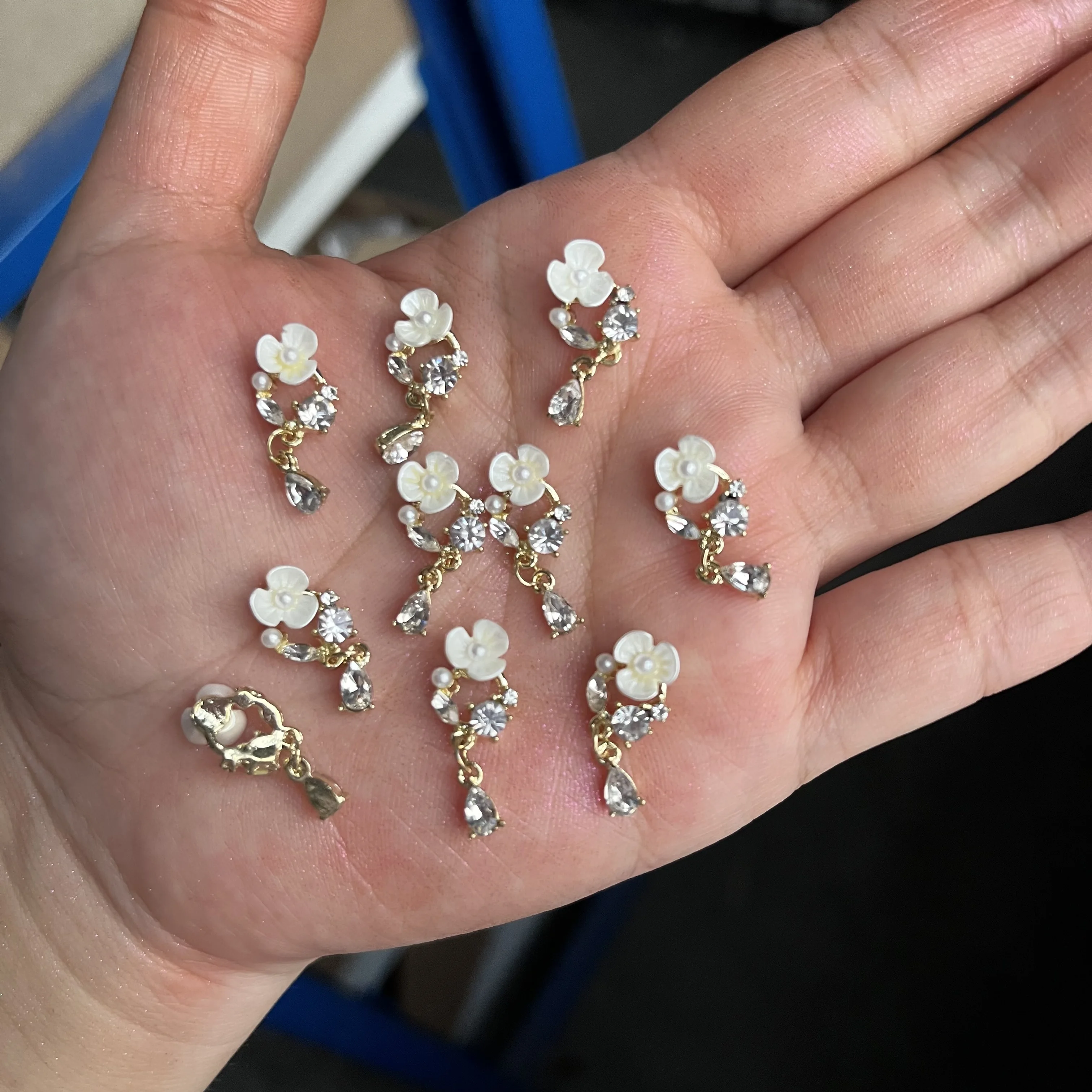 10Pcs Alloy Crystal Nail Art Charms Luxury Diamond Flowers Tassel 3D Metal Nails Rhinestone Decorations DIY Manicure Accessories
10Pcs Alloy Crystal Nail Art Charms Luxury Diamond Flowers Tassel 3D Metal Nails Rhinestone Decorations DIY Manicure Accessories