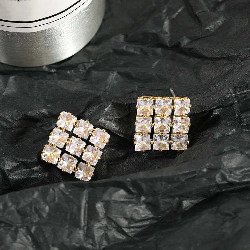 Женские серьги из серебра 925 пробы, в Корейском стиле, с полностью алмазным цирконием, с высокой чувствительностью, квадратные геометрические серьги
Женские серьги из серебра 925 пробы, в Корейском стиле, с полностью алмазным цирконием, с высокой чувствительностью, квадратные геометрические серьги