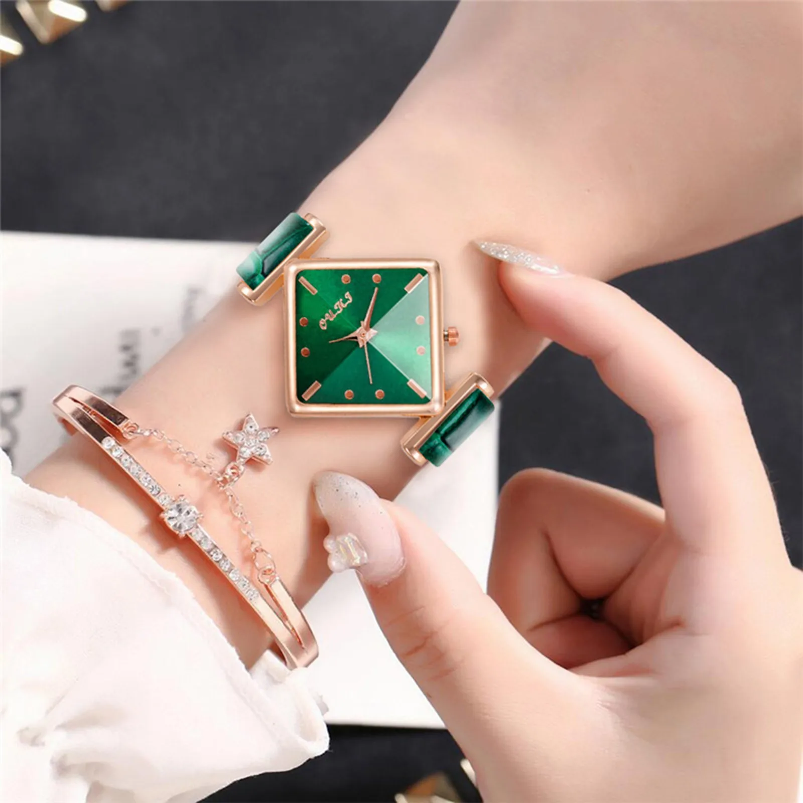 Luxury Watches For Women Diamond-studded Luminous Retro Female Watch Ladies Belt Back Light Quartz Wristwatches Montre Femme
Luxury Watches For Women Diamond-studded Luminous Retro Female Watch Ladies Belt Back Light Quartz Wristwatches Montre Femme