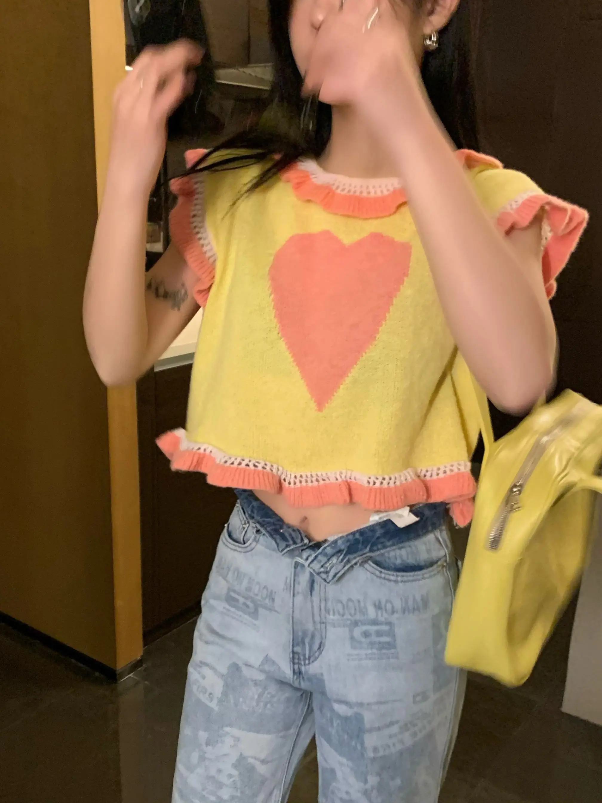 Женская Летняя трикотажная футболка с круглым вырезом, коротким рукавом и оборками
Женская Летняя трикотажная футболка с круглым вырезом, коротким рукавом и оборками