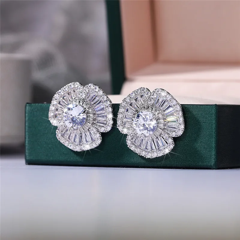New Gorgeous Petal Shaped Stud Earrings with Brilliant Crystal Cubic Zirconia Bling Bling Wedding Trendy Jewelry for Women
New Gorgeous Petal Shaped Stud Earrings with Brilliant Crystal Cubic Zirconia Bling Bling Wedding Trendy Jewelry for Women