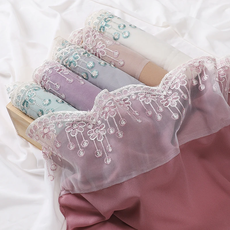 New Embroidered Hijab Long Shawls Muslim Islamic Hijab Bubble Chiffon Scarves Plain Chiffon With Wave Lace Hijabs
New Embroidered Hijab Long Shawls Muslim Islamic Hijab Bubble Chiffon Scarves Plain Chiffon With Wave Lace Hijabs