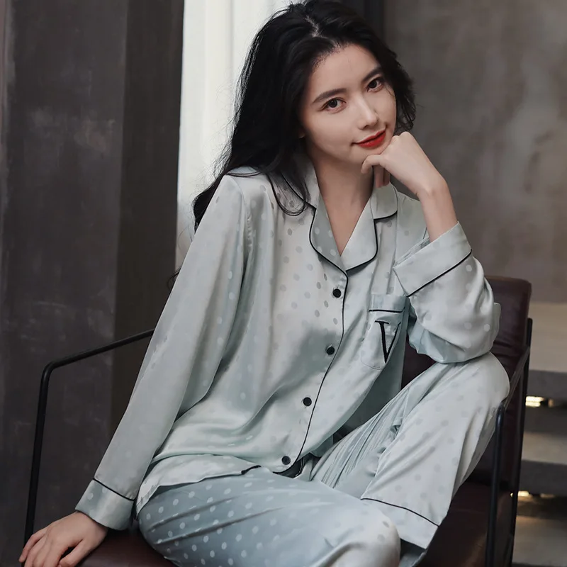 2 Pieces Letter V Printed Dot Design Cute Women Turn Down Collar 2022 New Arrival Casual Pajamas Sets Smooth Female Nightwear
2 Pieces Letter V Printed Dot Design Cute Women Turn Down Collar 2022 New Arrival Casual Pajamas Sets Smooth Female Nightwear