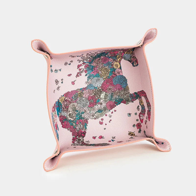 Кожаная подставка для украшений
Кожаная подставка для украшений