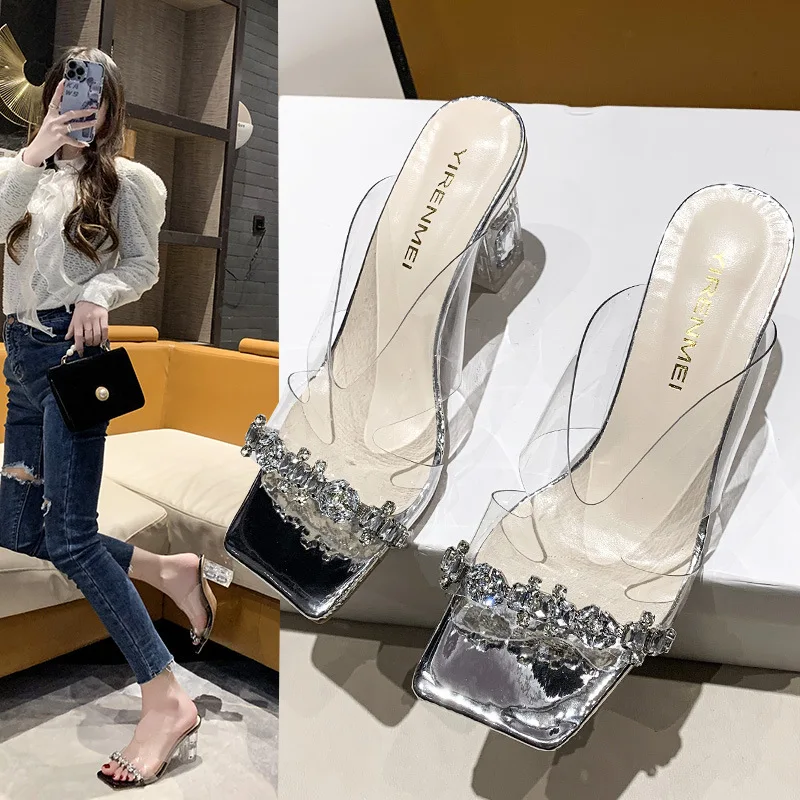 YUDX Shiny Leather Sandals Women's Thick Heels Summer New Fashion Banquet Gold Sandals Large Women's Silver Fashion
YUDX Shiny Leather Sandals Women's Thick Heels Summer New Fashion Banquet Gold Sandals Large Women's Silver Fashion