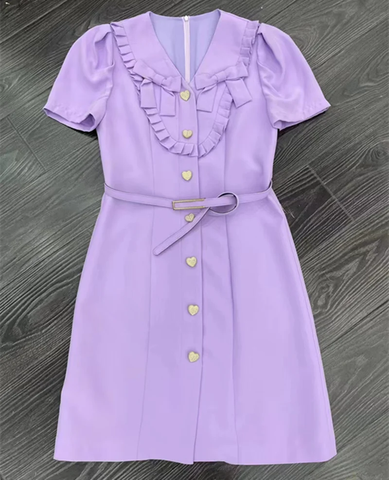 uropean and American women's summer 2022 new Short sleeve V-neck bow heart button Fashionable purple belt dress
uropean and American women's summer 2022 new Short sleeve V-neck bow heart button Fashionable purple belt dress