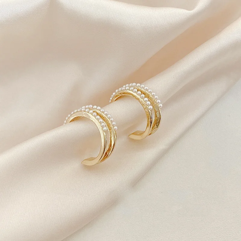 Korean Pearl Circle Hoop Earrings For Women Fashion Hollow Geometric C Shape Gold Color Luxury Earrings 2022 Wedding Jewelry
Korean Pearl Circle Hoop Earrings For Women Fashion Hollow Geometric C Shape Gold Color Luxury Earrings 2022 Wedding Jewelry