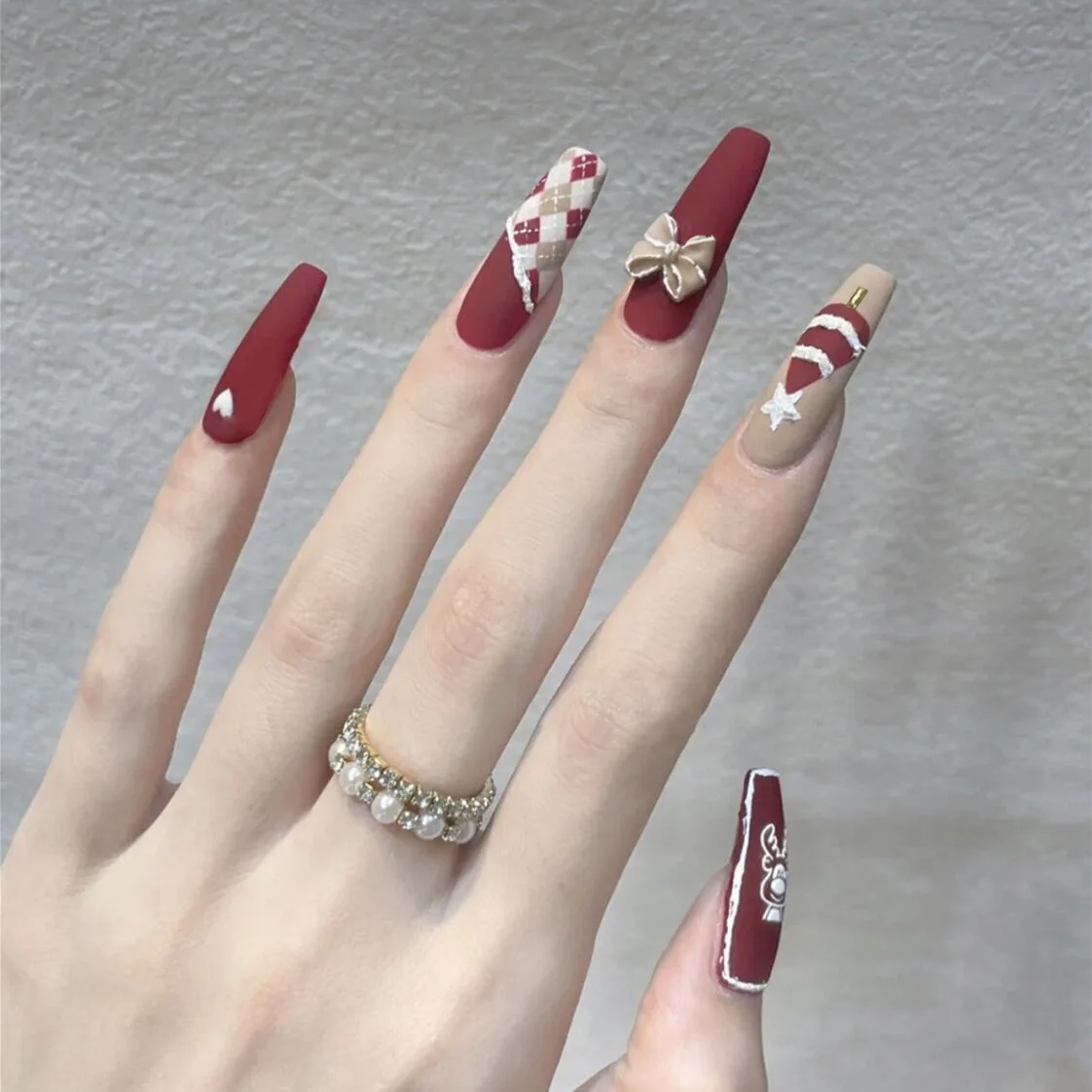 Dusty Cedar Fashion Stiletto False Nails Pointed Sharp Candy Red Fake Nails for Daily Wear on The Nail Tree
Dusty Cedar Fashion Stiletto False Nails Pointed Sharp Candy Red Fake Nails for Daily Wear on The Nail Tree