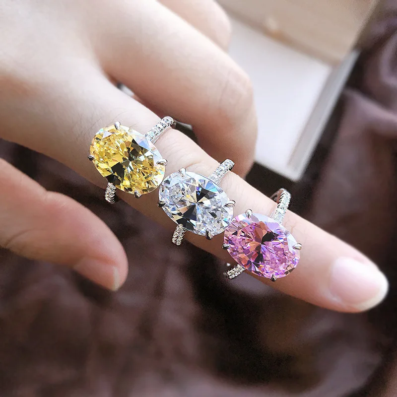 Женское кольцо из серебра 925 пробы, с драгоценными камнями 
Женское кольцо из серебра 925 пробы, с драгоценными камнями