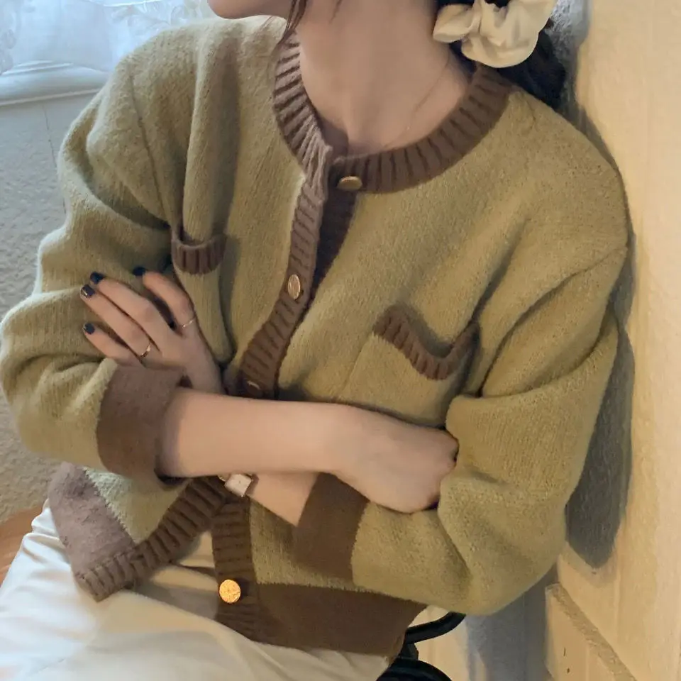 2022 Cardigan Women Spring Single Breasted O-neck Knitted Cropped Soft Patchwork Elegant Pocket Ladies Chic Knitwear Tops D32
2022 Cardigan Women Spring Single Breasted O-neck Knitted Cropped Soft Patchwork Elegant Pocket Ladies Chic Knitwear Tops D32