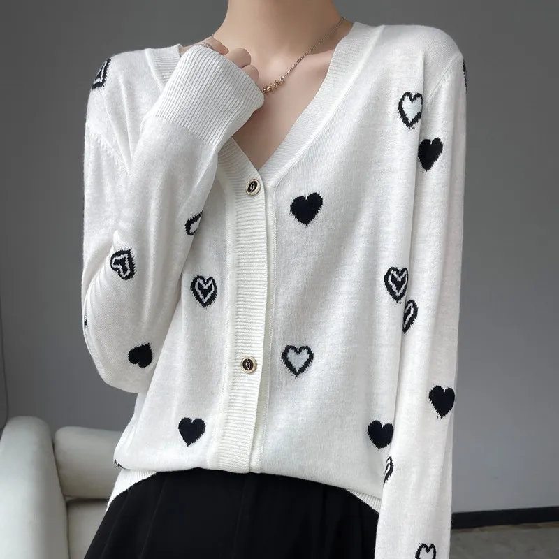 Spring And Autumn Women's Temperament V-neck Long Sleeve Embroidery Loose Single Breasted Wool Knitted Cardigan And White
Spring And Autumn Women's Temperament V-neck Long Sleeve Embroidery Loose Single Breasted Wool Knitted Cardigan And White