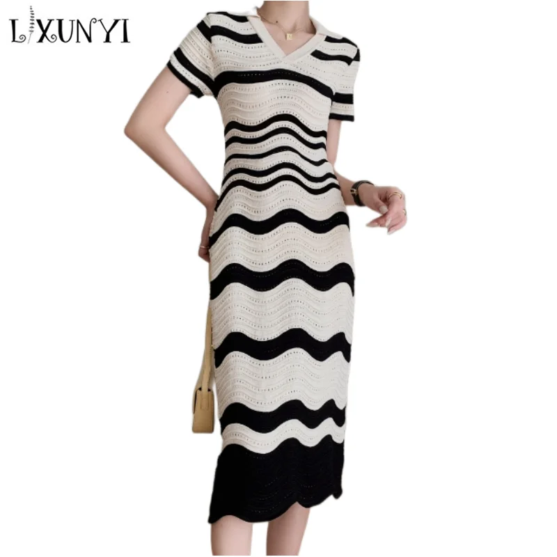 LXUNYI ледяные шелковые вязаные платья для женщин 2023 корейское летнее Полосатое с коротким рукавом тонкий V-образный вырез официальное платье повседневное среднее длинное
LXUNYI ледяные шелковые вязаные платья для женщин 2023 корейское летнее Полосатое с коротким рукавом тонкий V-образный вырез официальное платье повседневное среднее длинное