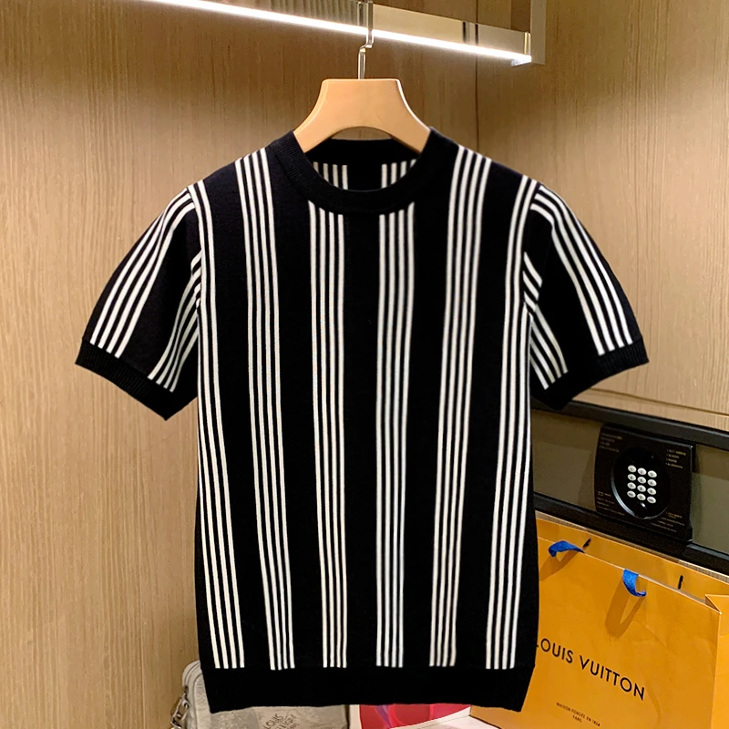 2022 Men Summer New Slim Fit Knitted T Shirts Men Short Sleeve O-Neck Tees Male Contrast Color Striped Ice Silk Tee Shirt A52
2022 Men Summer New Slim Fit Knitted T Shirts Men Short Sleeve O-Neck Tees Male Contrast Color Striped Ice Silk Tee Shirt A52