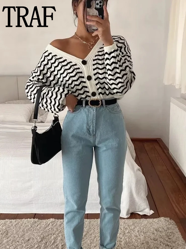 Женский Укороченный кардиган в полоску, с длинным рукавом
Женский Укороченный кардиган в полоску, с длинным рукавом