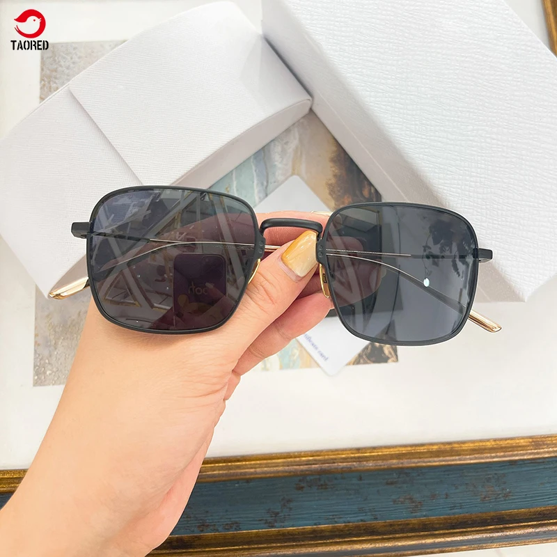 2022 Italy Luxury Brand Women's Sunglasses Titanium Small Square Frame Classic Men Pilot Eyewear Vintage Female Eyeglasses
2022 Italy Luxury Brand Women's Sunglasses Titanium Small Square Frame Classic Men Pilot Eyewear Vintage Female Eyeglasses