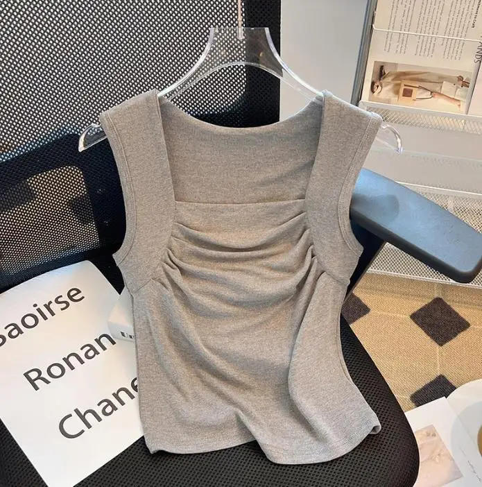 Топ женский летний короткий без рукавов 
Топ женский летний короткий без рукавов