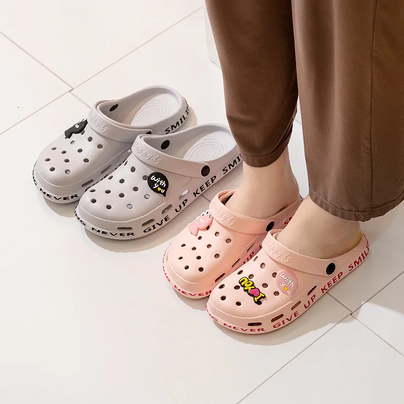 Summer bags in stock, casual shoes with holes, female cute cartoon breathable non-slip garden beach sandals, ladies slippers
Summer bags in stock, casual shoes with holes, female cute cartoon breathable non-slip garden beach sandals, ladies slippers