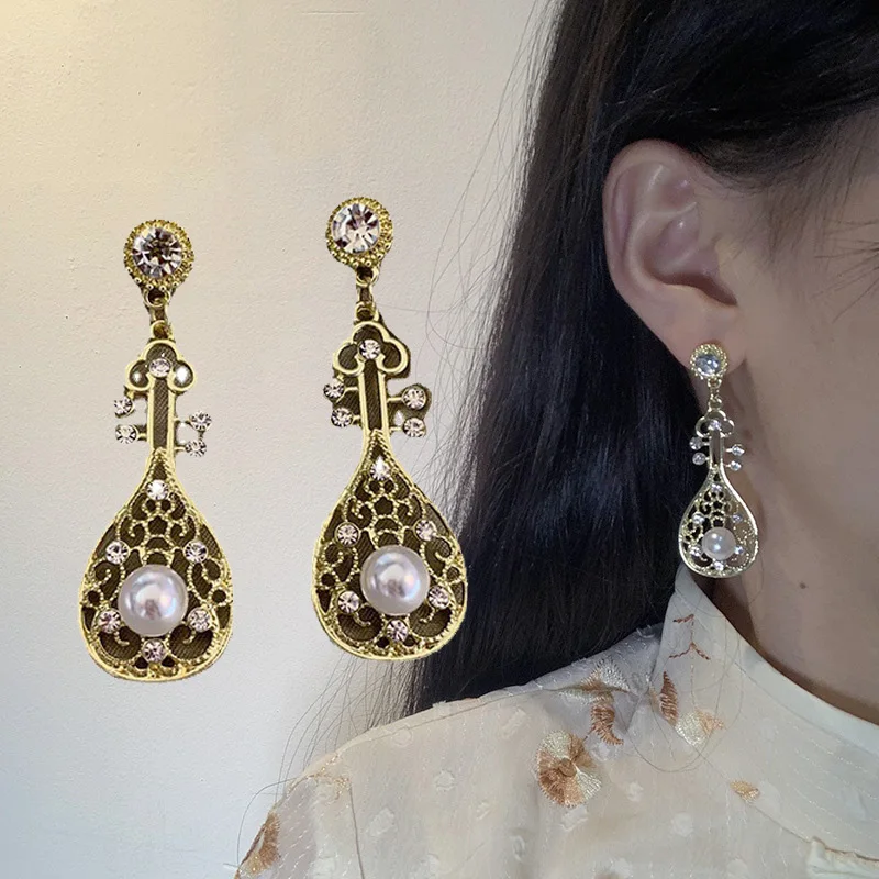 Серьги из серебра 925 пробы, античные серьги с вырезами, серьги в ретро-стиле с бриллиантами, серьги с пипой, крупные серьги для женщин, ювелир...
Серьги из серебра 925 пробы, античные серьги с вырезами, серьги в ретро-стиле с бриллиантами, серьги с пипой, крупные серьги для женщин, ювелир...