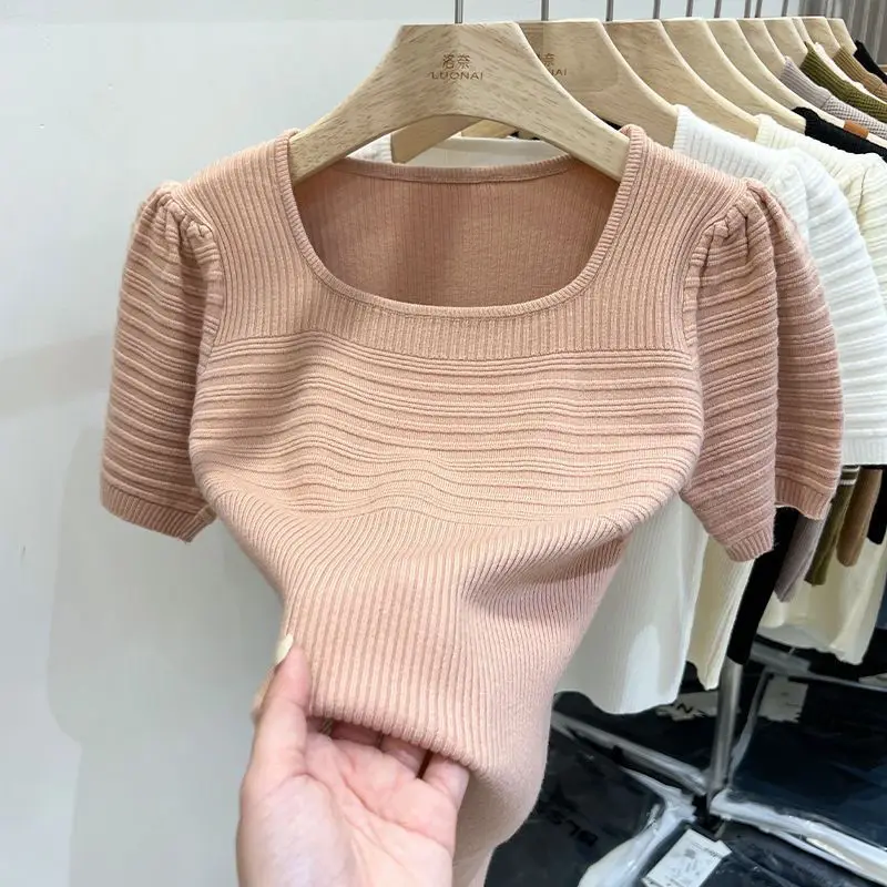 Женский трикотажный свитер с квадратным вырезом, с длинным рукавом
Женский трикотажный свитер с квадратным вырезом, с длинным рукавом