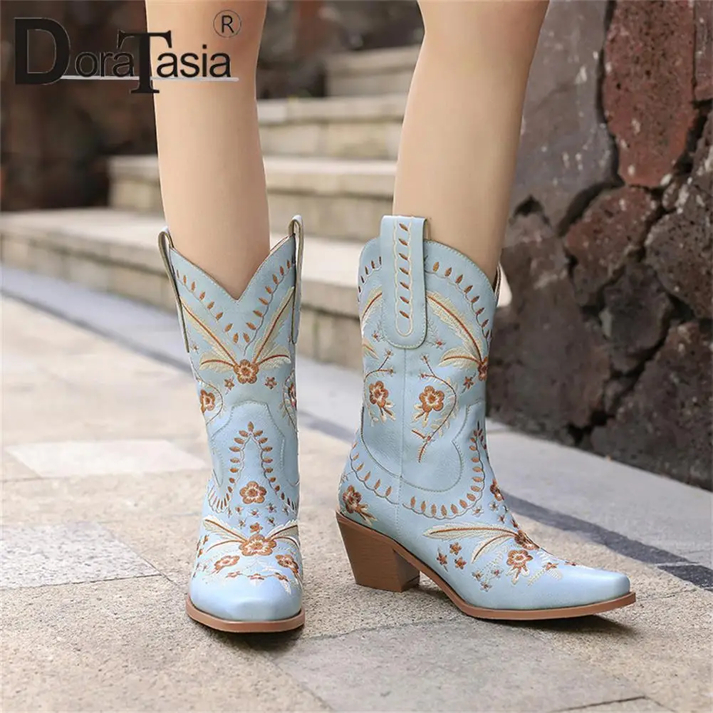 Plus Size 33-46 New Female Embroider Western Boots Fashion Chunky High Heels Pointed Toe Cowgirl Boots Women Party Woman Shoes
Plus Size 33-46 New Female Embroider Western Boots Fashion Chunky High Heels Pointed Toe Cowgirl Boots Women Party Woman Shoes