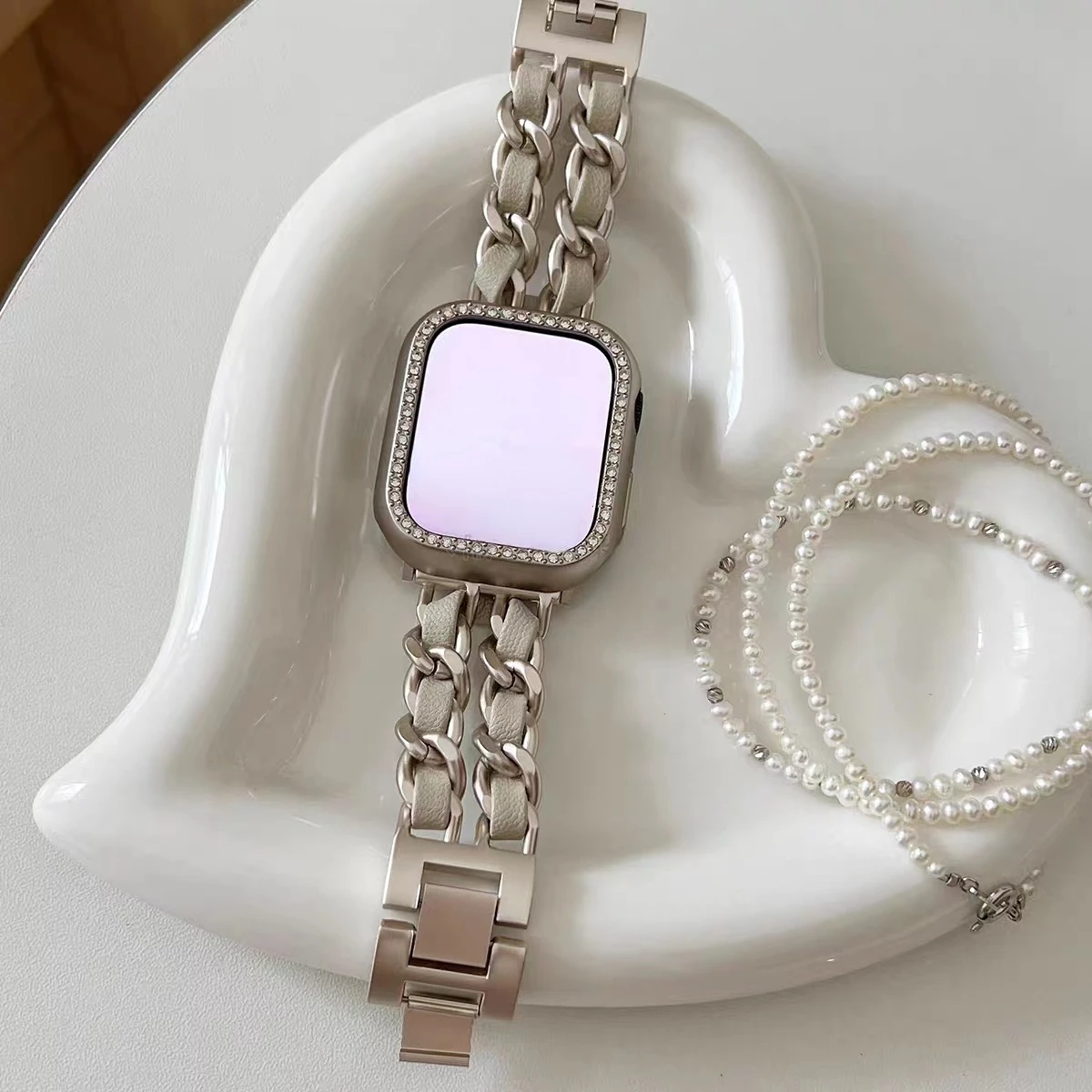 Роскошный женский браслет для Apple Watch Band 8 Ultra 49 мм 38/42 мм 44 40 41/45 мм для iWatch 8 7 6 543 se женский металлический кожаный ремешок
Роскошный женский браслет для Apple Watch Band 8 Ultra 49 мм 38/42 мм 44 40 41/45 мм для iWatch 8 7 6 543 se женский металлический кожаный ремешок