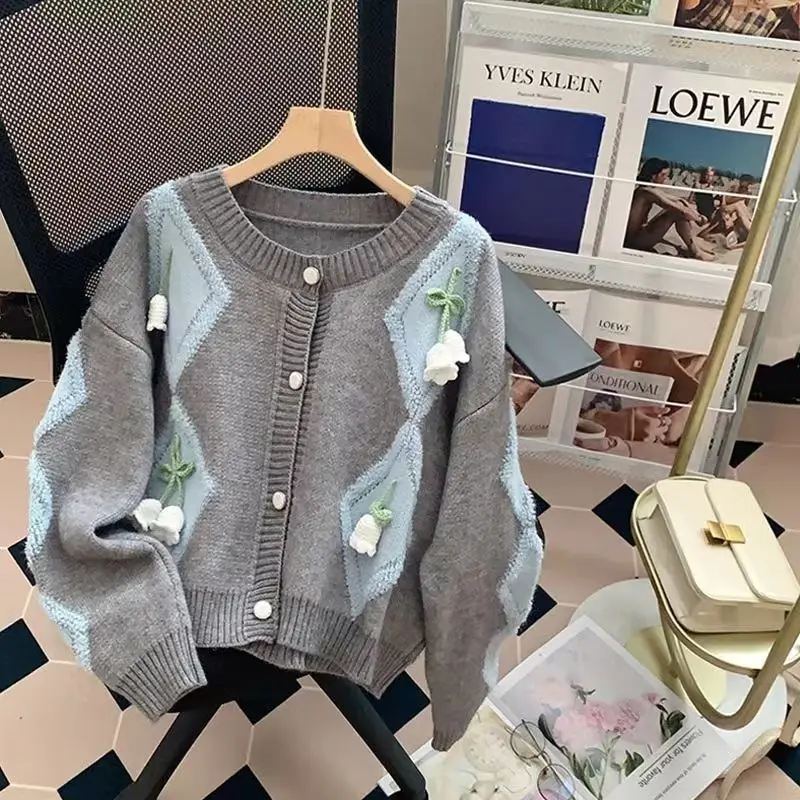 Grey Flower Knitted Cardigan Women's 2022 Spring Summer New Plaid Short Knitted Sweater Top
Grey Flower Knitted Cardigan Women's 2022 Spring Summer New Plaid Short Knitted Sweater Top