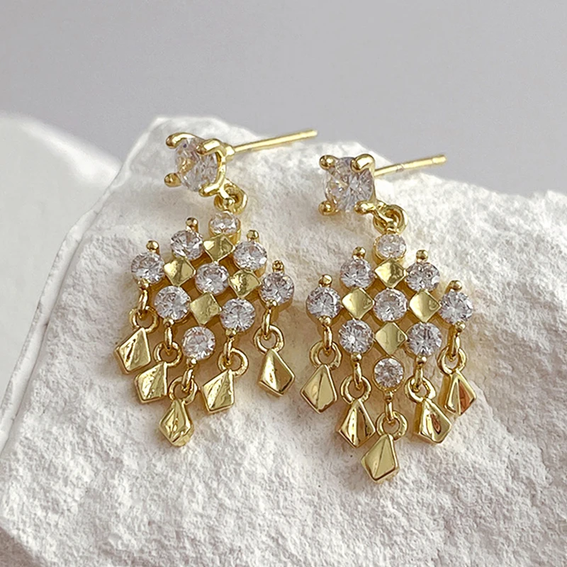 Uilz New Arrival Retro Geometry Earrings Metal Vintage Water Drop Women Dangle Earring Elegant Female Wedding Jewelry Ear
Uilz New Arrival Retro Geometry Earrings Metal Vintage Water Drop Women Dangle Earring Elegant Female Wedding Jewelry Ear