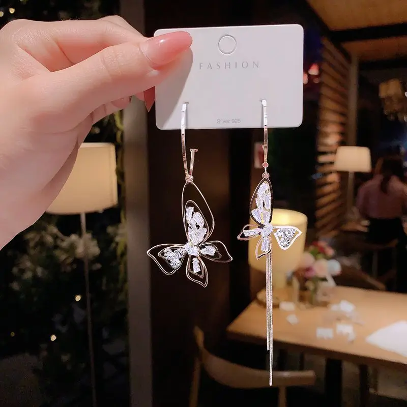 Korean Fashion Crystal Asymmetric Long Tassel Butterfly Earrings 925 Silver Stud Earrings earrings for women 2022
Korean Fashion Crystal Asymmetric Long Tassel Butterfly Earrings 925 Silver Stud Earrings earrings for women 2022